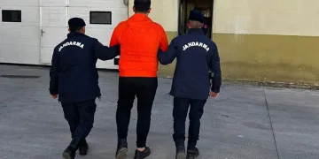 İki göçmen kaçakçısı tutuklandı