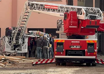 İnşaatın iskelesinden düşen işçi yaralandı