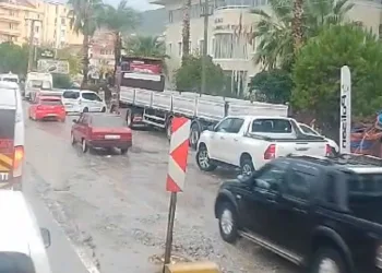 İnşaatın iskelesinden düşen işçi yaralandı