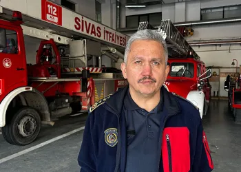 “Küfürlü konuşma” diye uyardığı kişiler kafeye tabancayla ateş etti