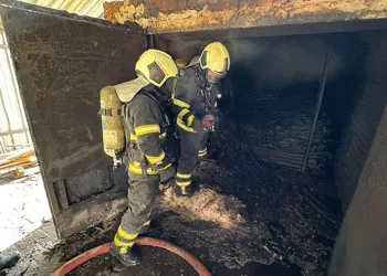 Seyir halindeki cip alev aldı