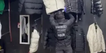 Kaza yapan araca başka otomobil çarptı: 2 ölü