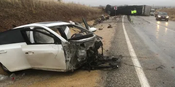 Trenin çarptığı yaya hayatını kaybetti