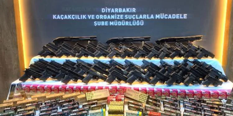 Çorum’da yapılan denetimlerde 5 adet silah ele geçirildi