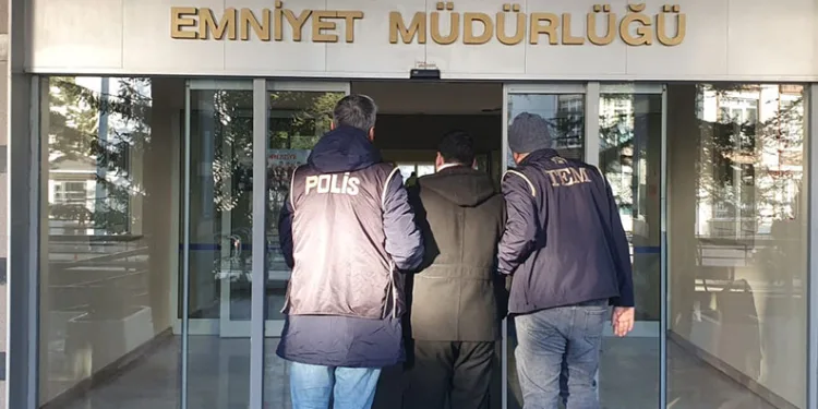 Kesinleşmiş 11 yıl cezası bulunan firariyi jandarma yakaladı