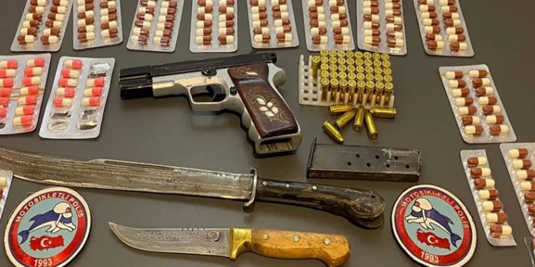 Kayan minibüs ile tır çarpıştı: 2 yaralı