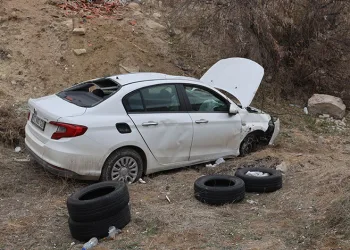Erciyes’te yürüyüş yaparken ayağı kırılan dağcı kurtarıldı