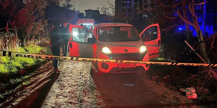 Bursa’da cinayet: Suç aletiyle teslim oldu