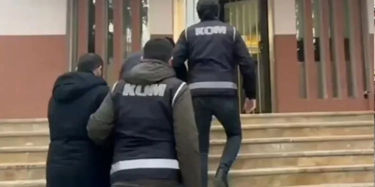 Falezlerden denize uçan araca ulaşıldı, kayıp sürücü aranıyor