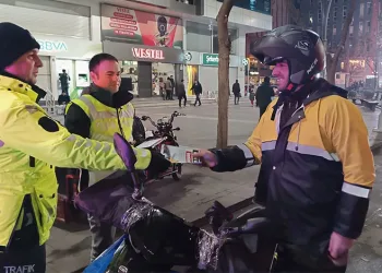 Motosiklet sürücülerine ‘Hızını azalt ömrünü uzat’ broşürü dağıtıldı