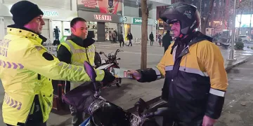 Motosiklet sürücülerine ‘Hızını azalt ömrünü uzat’ broşürü dağıtıldı