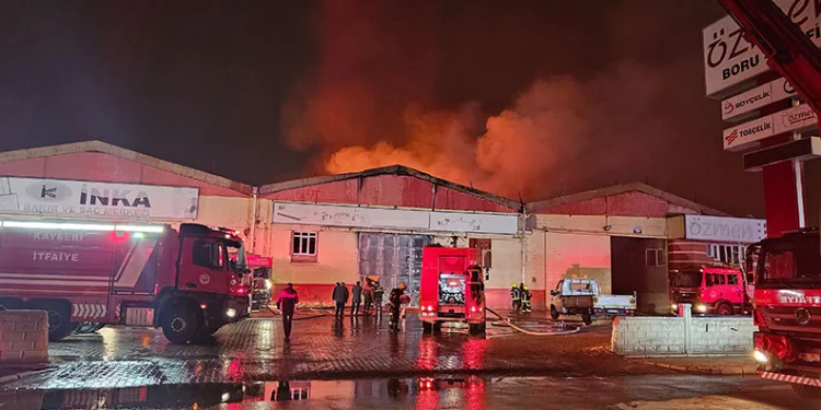 Kayseri’deki fabrika yangını 3 saatte söndürüldü