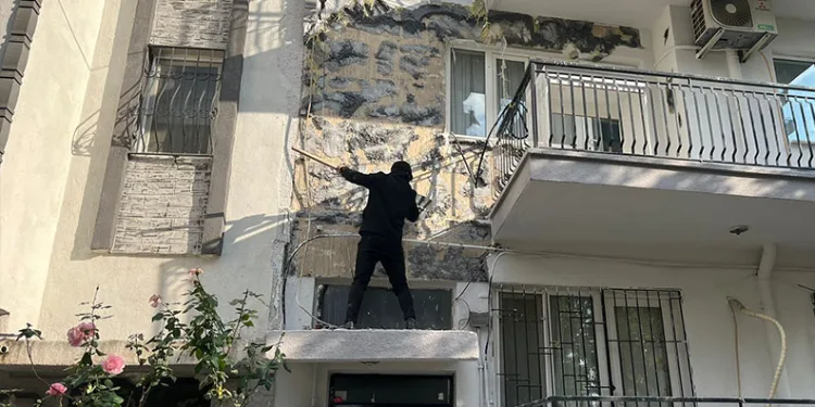 Kontrolden çıkan araç üzüm bağına uçtu