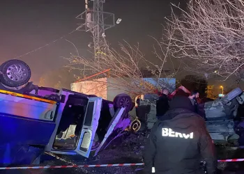Yüksekova’da kontrolden çıkan minibüs takla attı: 7 yaralı