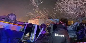 Yüksekova’da kontrolden çıkan minibüs takla attı: 7 yaralı