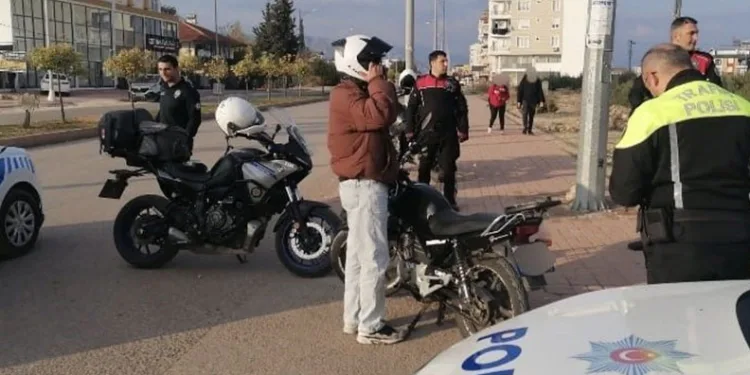 Sahte banka kartı ve kredi kartı üreten şahıs Ayvalık polisinden kaçamadı