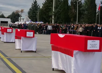 Sarkıntılık iddiasıyla 5 kişi saldırıp bıçakla ağır yaraladılar; o anlar kamerada