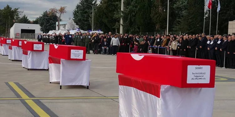 Sarkıntılık iddiasıyla 5 kişi saldırıp bıçakla ağır yaraladılar; o anlar kamerada