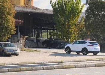 Güngören’de çöken 5 katlı binanın bitişiğindeki 2 bina tahliye edildi