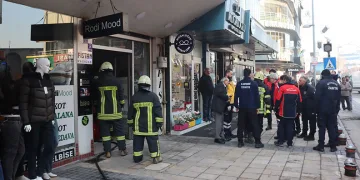 Konya’da bariyerlere çarpan otomobil sürücüsü yaralandı