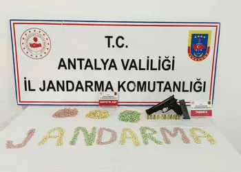 Trenin çarptığı yaya hayatını kaybetti
