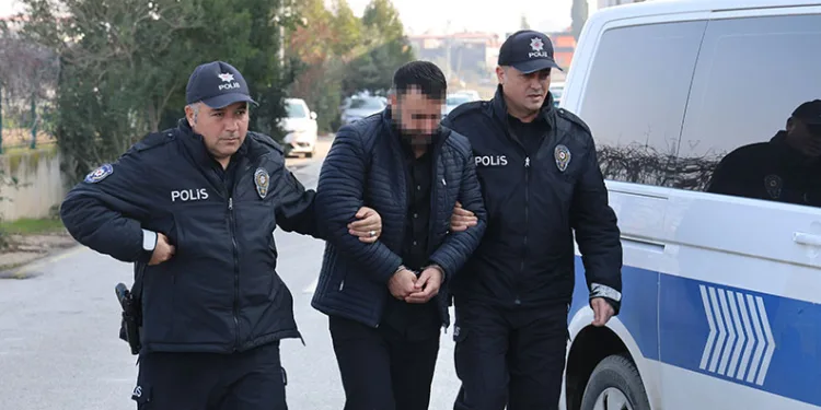 Samsun’da bir evde çok sayıda silah ve mühimmat ele geçirildi