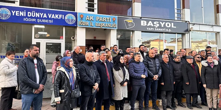 Bursa’da otomobiller kafa kafaya çarpıştı: 4 yaralı