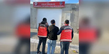 Sahte banka kartı ve kredi kartı üreten şahıs Ayvalık polisinden kaçamadı