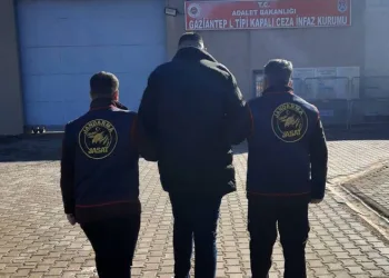 Kesinleşmiş 11 yıl cezası bulunan firariyi jandarma yakaladı