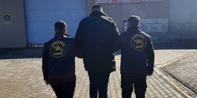 Kesinleşmiş 11 yıl cezası bulunan firariyi jandarma yakaladı