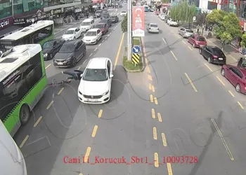 Kaza yapan araca başka otomobil çarptı: 2 ölü