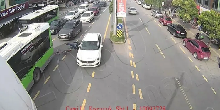 Kaza yapan araca başka otomobil çarptı: 2 ölü