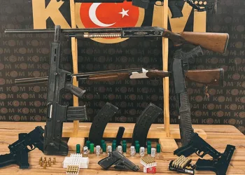 Otobüs terminalindeki bıçaklı kavgada kan aktı: 1 yaralı