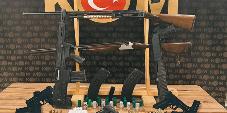 Otobüs terminalindeki bıçaklı kavgada kan aktı: 1 yaralı