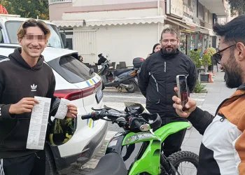 İlk kez ceza yedi, ceza makbuzuyla hatıra fotoğrafı çektirdi