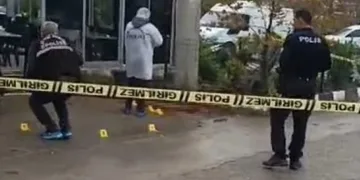 Kayan minibüs ile tır çarpıştı: 2 yaralı