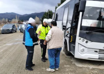 Van’da refüje çarpan otomobilin sürücüsü yarandı