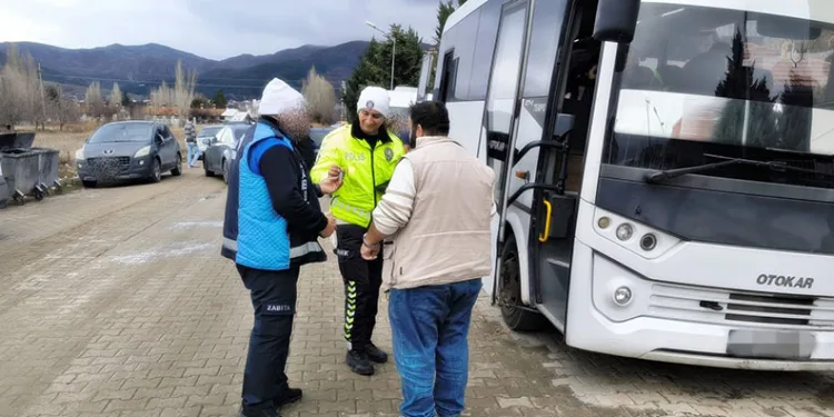 Van’da refüje çarpan otomobilin sürücüsü yarandı