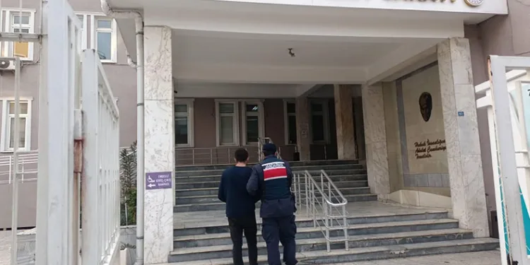 İki göçmen kaçakçısı tutuklandı