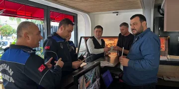 Çeşitli suçlardan aranan 2 şahıs jandarma tarafından yakalandı