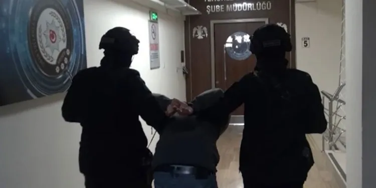 Kontrolden çıkan araç üzüm bağına uçtu