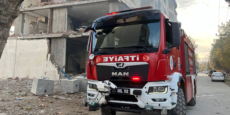 Sahte banka kartı ve kredi kartı üreten şahıs Ayvalık polisinden kaçamadı