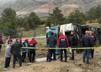 Isparta’da feci otobüs kazası: 1 ölü, 24 yaralı
