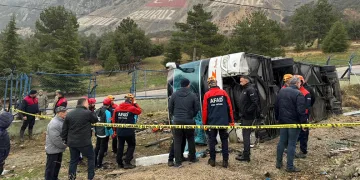 Isparta’da feci otobüs kazası: 1 ölü, 24 yaralı