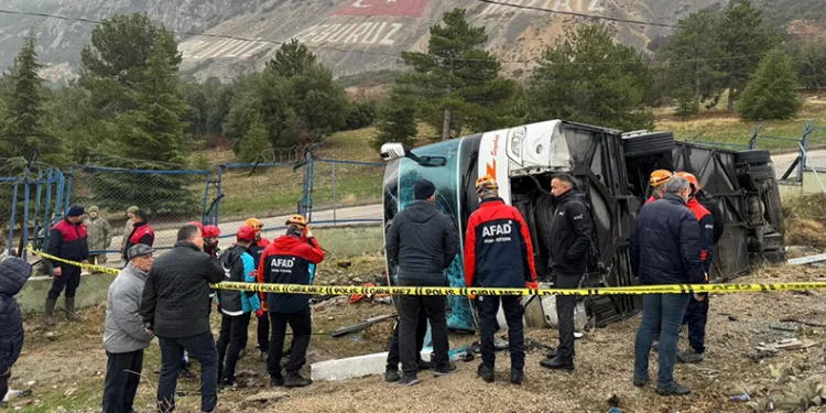 Isparta’da feci otobüs kazası: 1 ölü, 24 yaralı