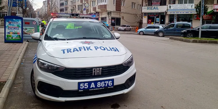 Güngören’de çöken 5 katlı binanın bitişiğindeki 2 bina tahliye edildi