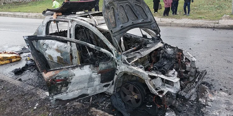Bursa’da otomobiller kafa kafaya çarpıştı: 4 yaralı