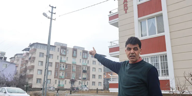 Elektrik tellerinde yaşanan patlama paniğe neden oldu