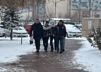 Tek katlı evde çıkan yangın ekiplerce söndürüldü