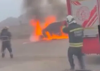 Seyir halindeki cip alev aldı